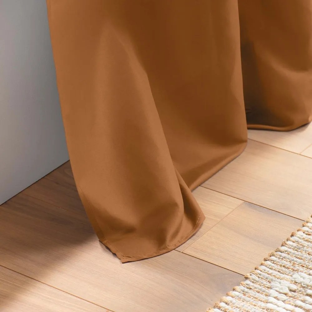 Brązowa zasłona z mikrowłókna 140x260 cm Absolu – douceur d'intérieur