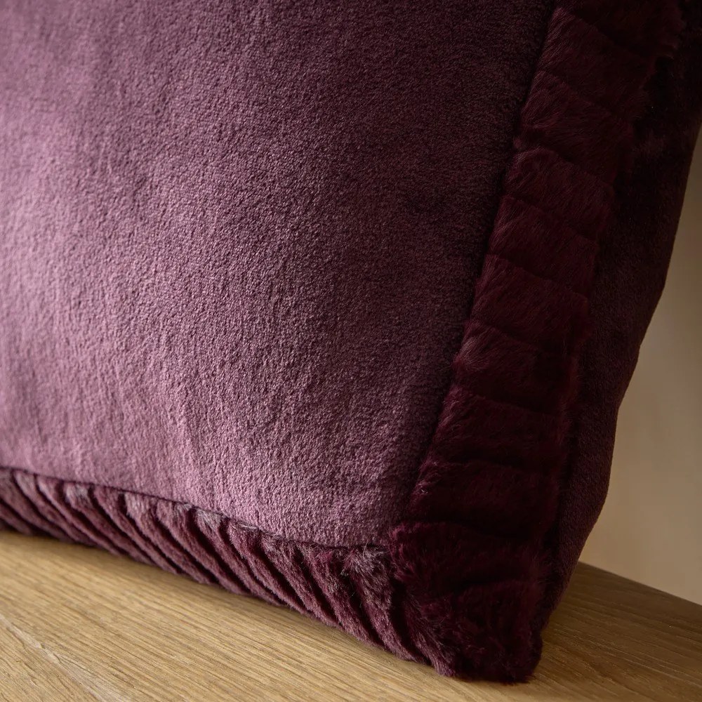 Poduszka dekoracyjna z mikropluszu 55x55 cm Velvet and Faux Fur – Catherine Lansfield