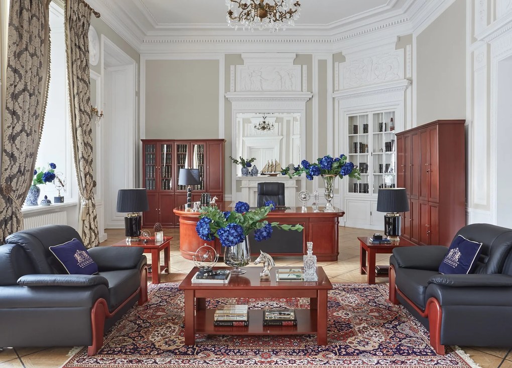 Stylowy, wygodny fotel wypoczynkowy skórzany Palladio do gabinetu, do wyboru kolory czarny, kremowy, brązowy, z dodatkiem elementów drewnianych. Stylowe meble gabinetowe z kolekcji Prestige.