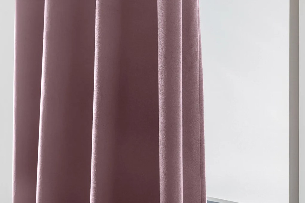 Jasnofioletowa zaciemniająca zasłona VELVET 140x270 cm Zawieszanie: Taśma z wiązaniami