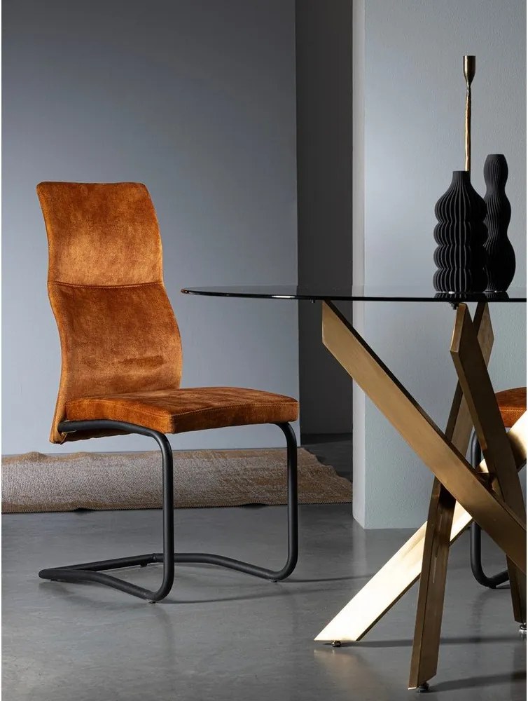 Koniakowe tapicerowane krzesło Thelma – Bizzotto