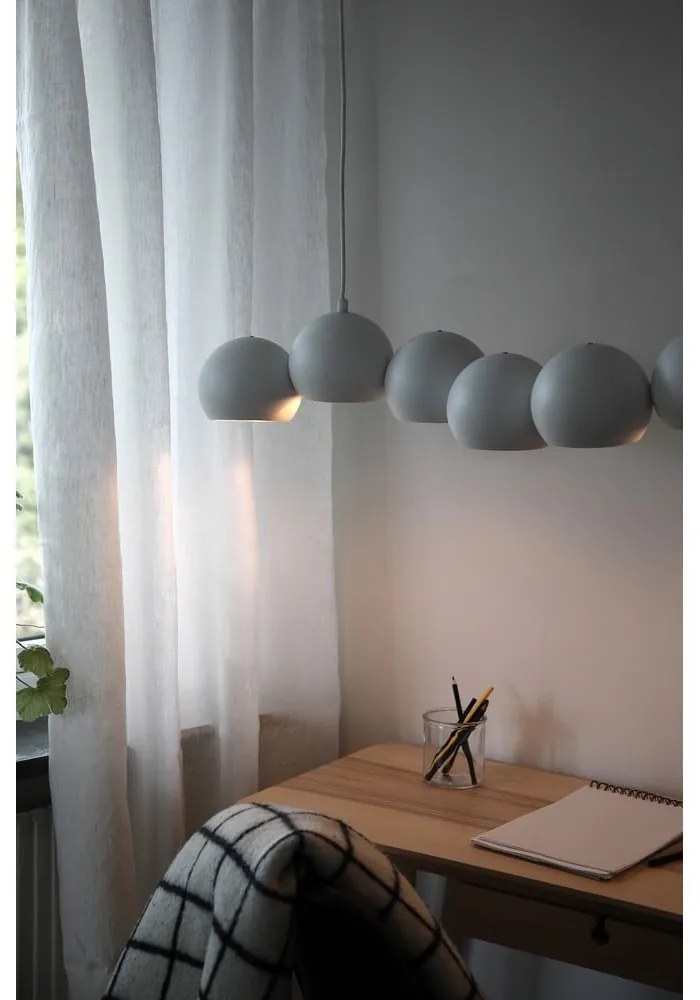 Biała lampa wisząca z metalowym kloszem Cupolo – Markslöjd