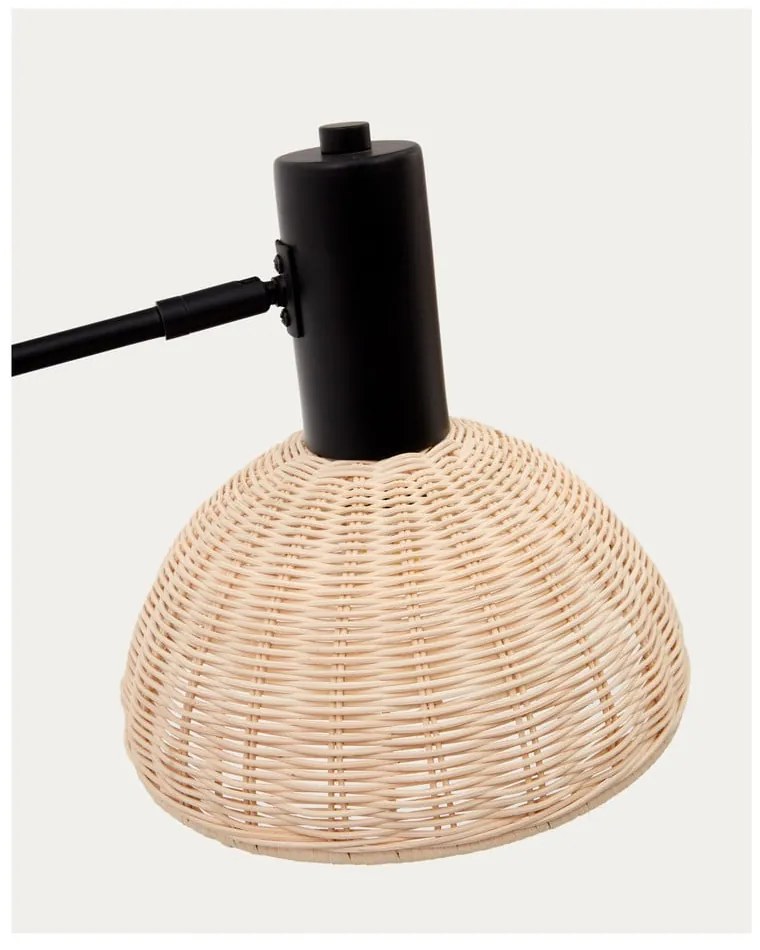 Czarno-naturalna lampa stojąca z rattanowym kloszem (wys. 157 cm) Damila – Kave Home