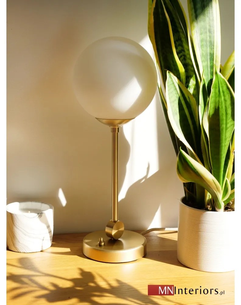 Złota lampka nocna/biurkowa z pełną kulą GP-B1