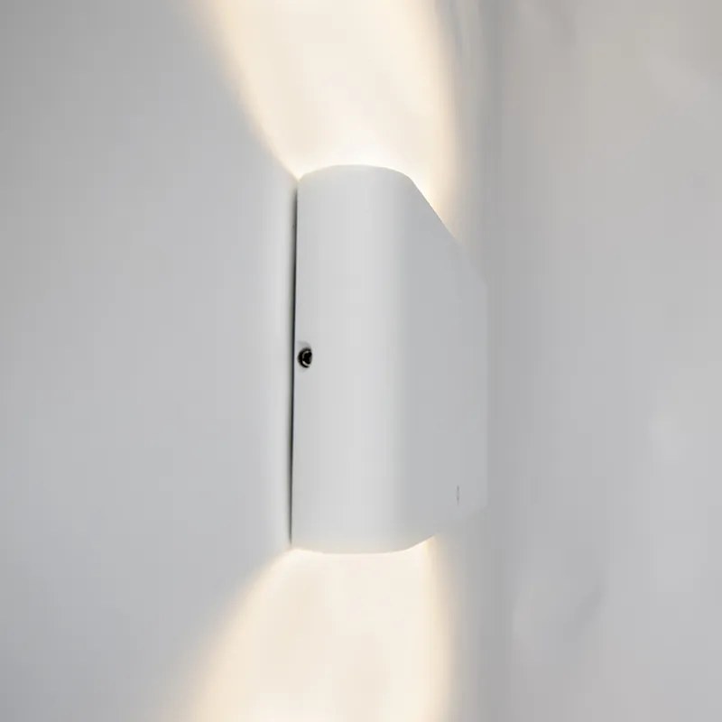 Zewnetrzna Nowoczesna lampa ścienna zewnętrzna biała 17,5 cm z diodą LED IP65 - Batt Nowoczesny Oswietlenie zewnetrzne