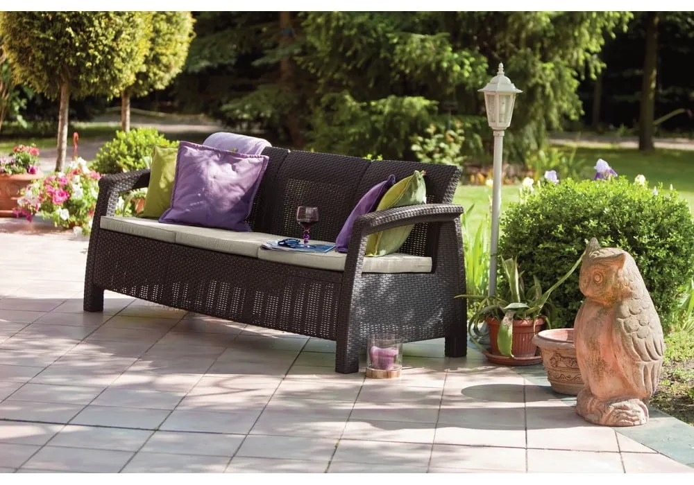 Ciemnobrązowa sofa ogrodowa z imitacji rattanu Corfu – Keter