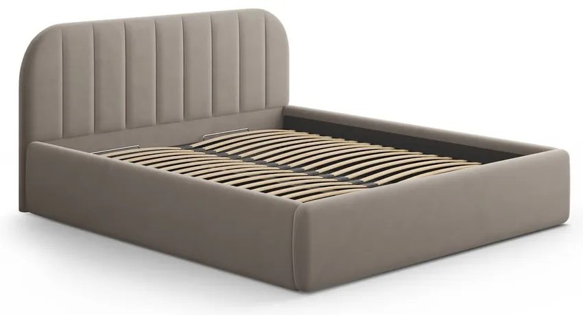 Jasnobrązowe tapicerowane łóżko dwuosobowe ze schowkiem ze stelażem 160x200 cm Juno – Windsor &amp; Co Sofas