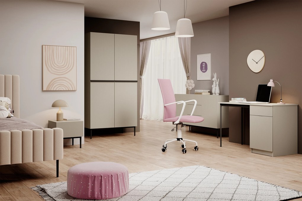 Komoda Nicole 150 cm z szufladami i ryflowanym frontem - kaszmir / czarne nóżki