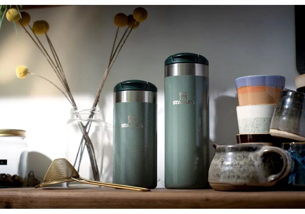 Zielony kubek termiczny ze stali nierdzewnej 470 ml AeroLight™ Transit Hammer Tone Green – Stanley