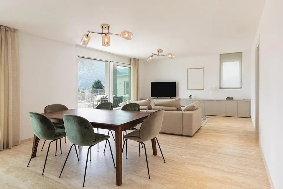 Złoty żyrandol z dwoma kloszami w bursztynowym odcieniu A2-H44