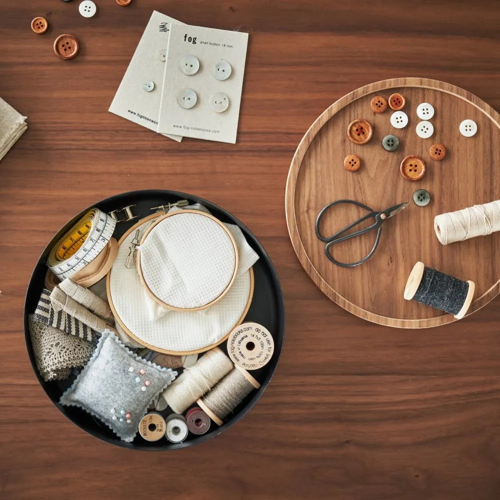 Czarny metalowy pojemnik z pokrywką ø 22x6 cm Rin – YAMAZAKI