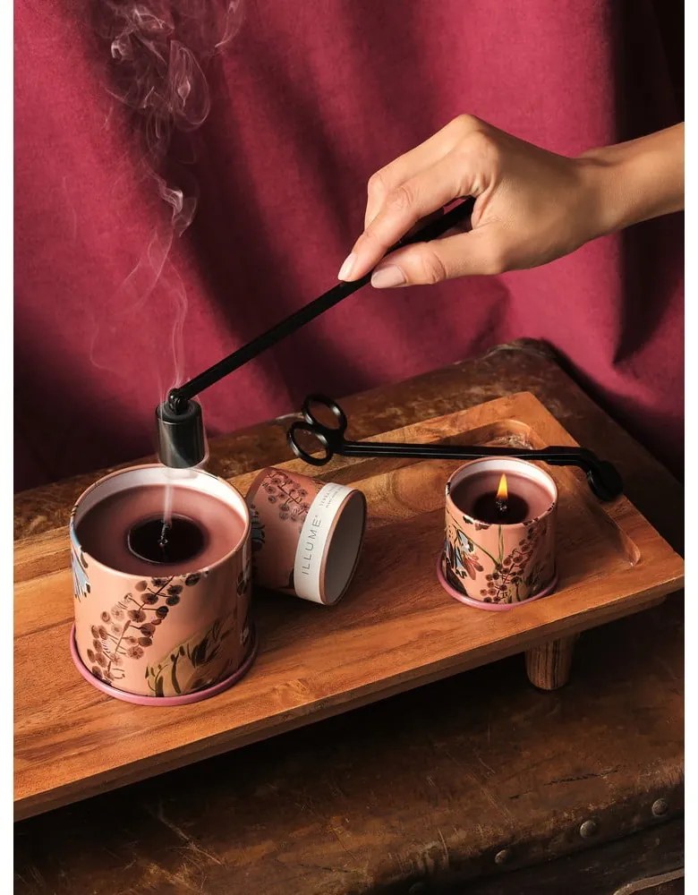 Zapachowa świeca czas palenia 50 h Terra Tabac – ILLUME x Bloomingville