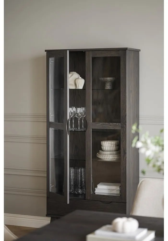 Brązowa witryna w dekorze dębu 82x185 cm Filippa – Rowico