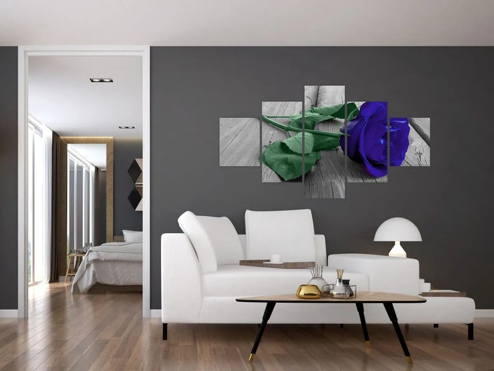 Obraz - Niebieska róża z zieloną łodygą (125x70 cm)