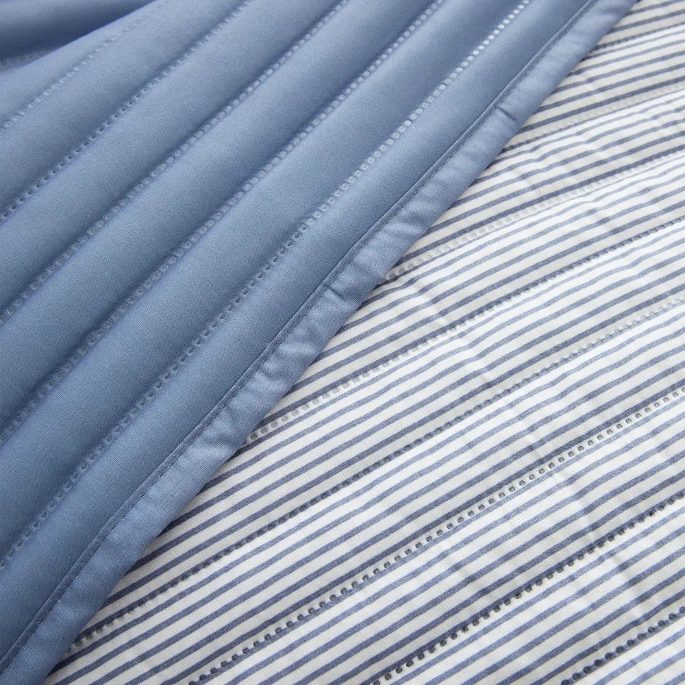 Niebieska narzuta pikowana 220x230 cm Stripe – Catherine Lansfield