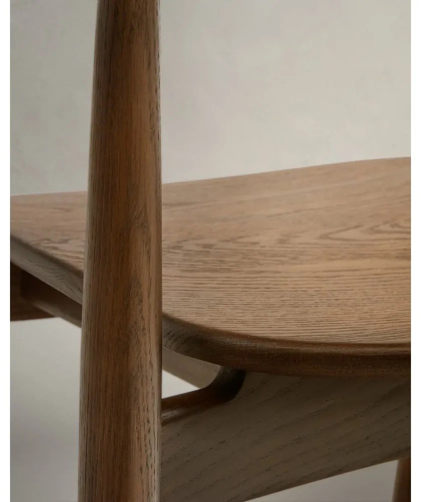 Brązowe krzesło z litego drewna dębowego Fondes – Kave Home