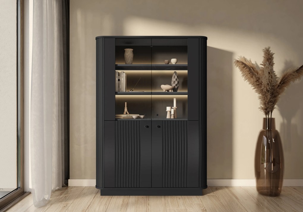Witryna Vesper 103 cm czterodrzwiowa na cokole - czarny / czarne uchwyty