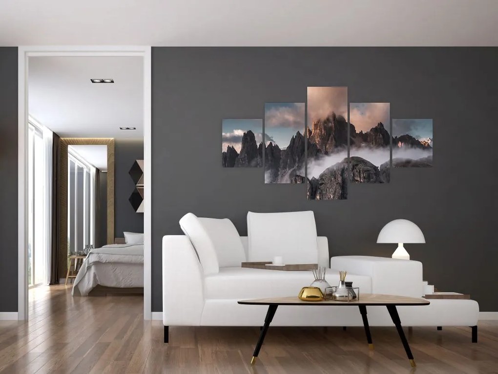 Obraz - Włoskie Dolomity ukryte we mgle (125x70 cm)