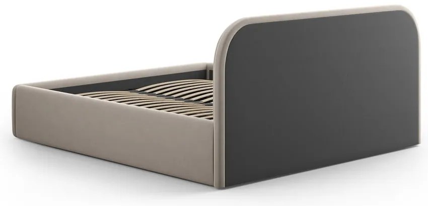 Jasnobrązowe tapicerowane łóżko dwuosobowe ze schowkiem ze stelażem 140x200 cm Juno – Windsor &amp; Co Sofas