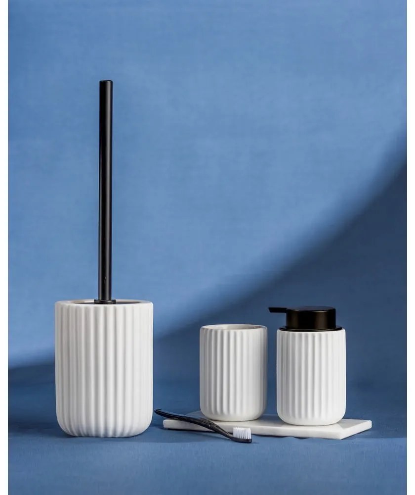 Biały ceramiczny kubek na szczoteczki Wenko Belluno