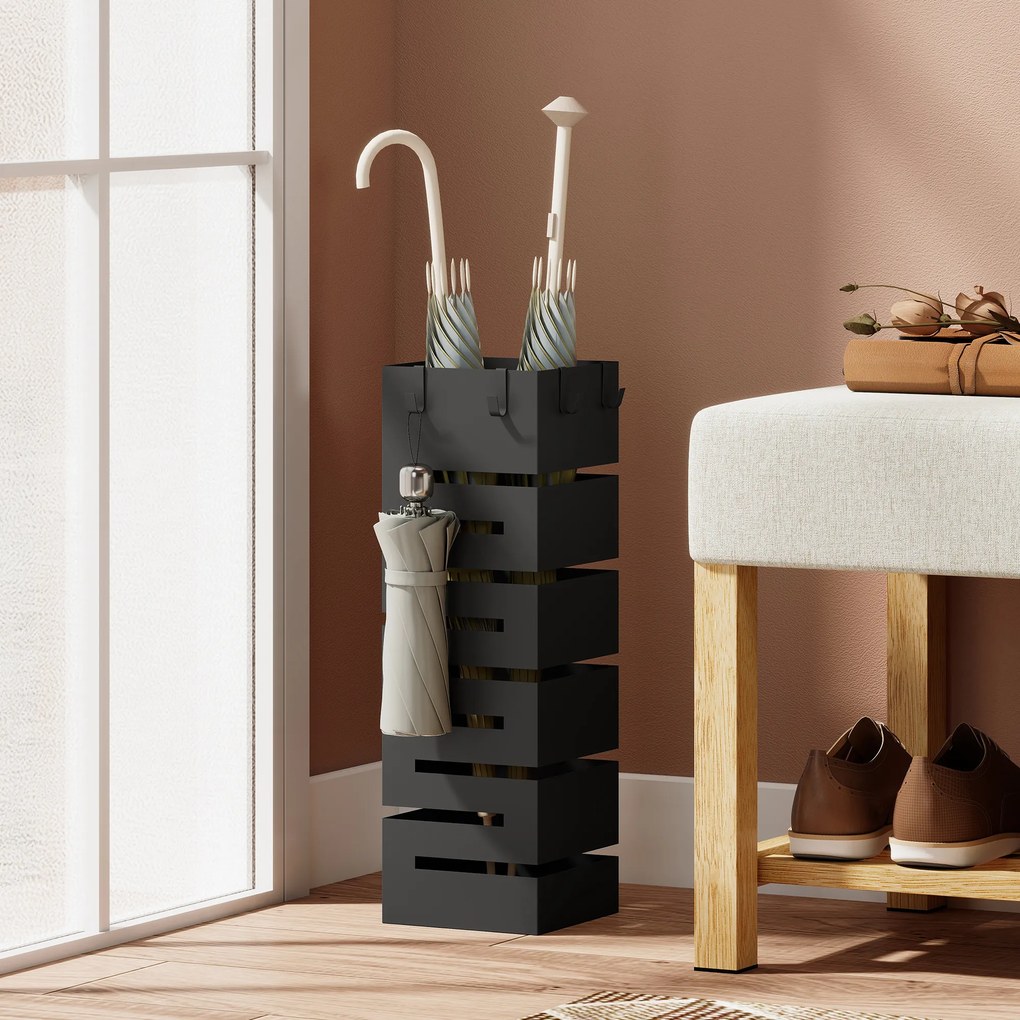 HOMCOM Stojak na parasole, metalowy stojak na parasole, wolnostojący stojak z haczykami i tacką ociekową, miejsce na 8 parasoli, czarny | Aosom PL