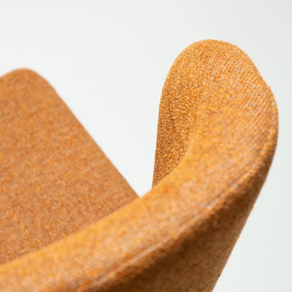 Brązowe tapicerowane krzesło Glam – DAN-FORM Denmark