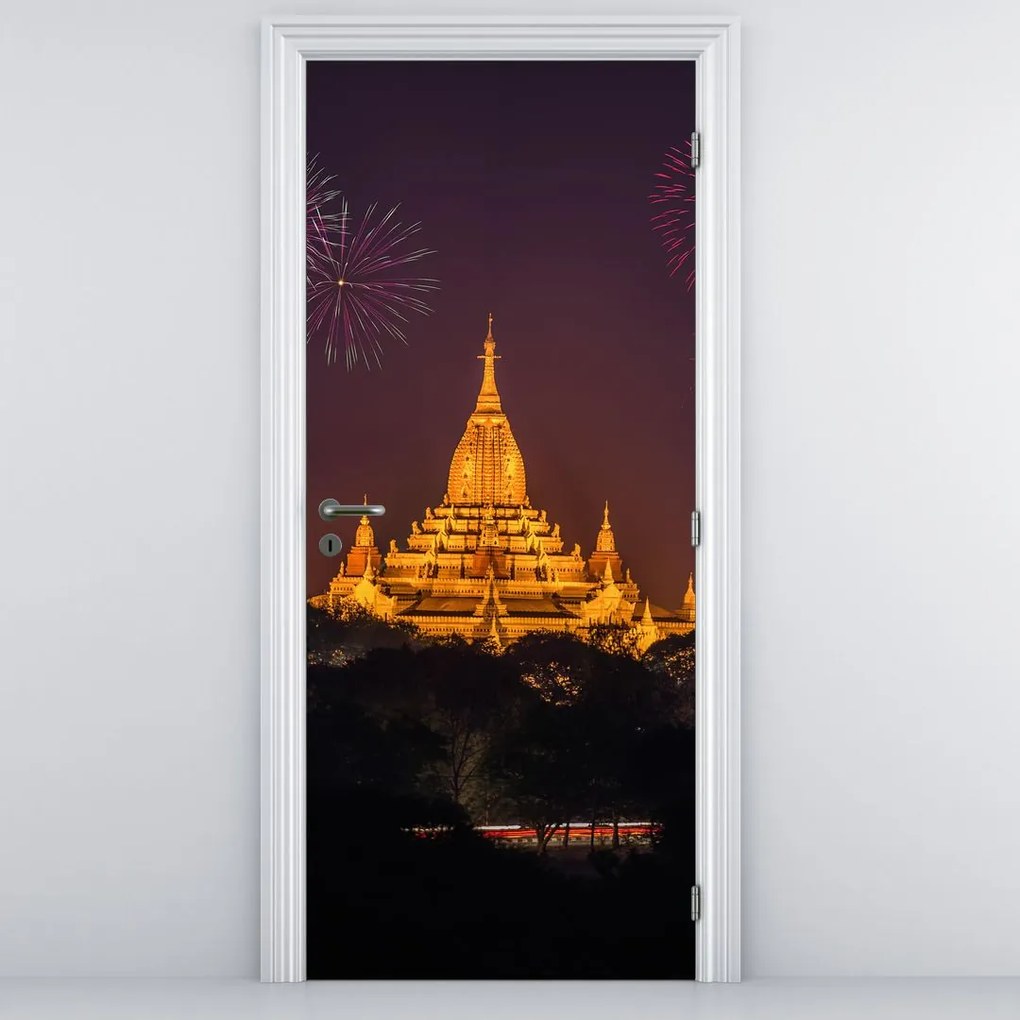 Fototapeta na drzwi - Fajerwerki w Azji (95x205cm)