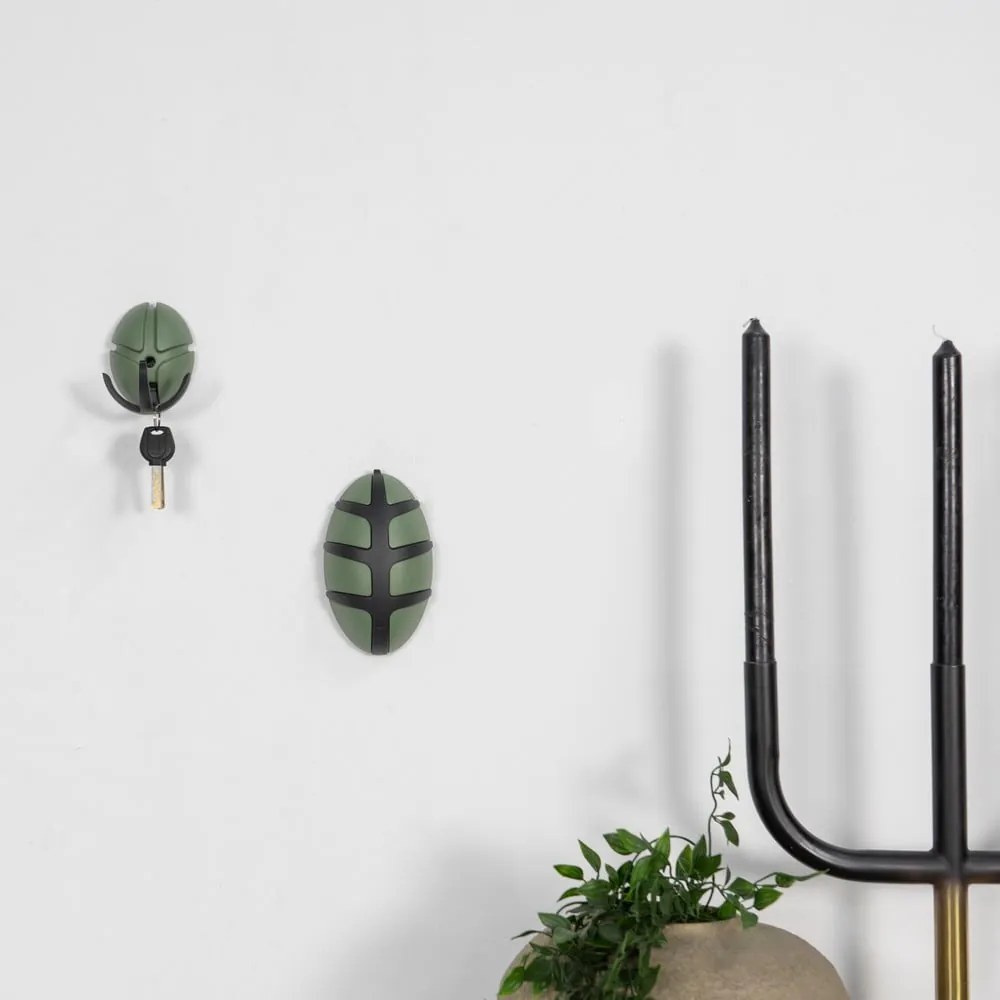 Ciemnozielony haczyk ścienny Bug – Spinder Design