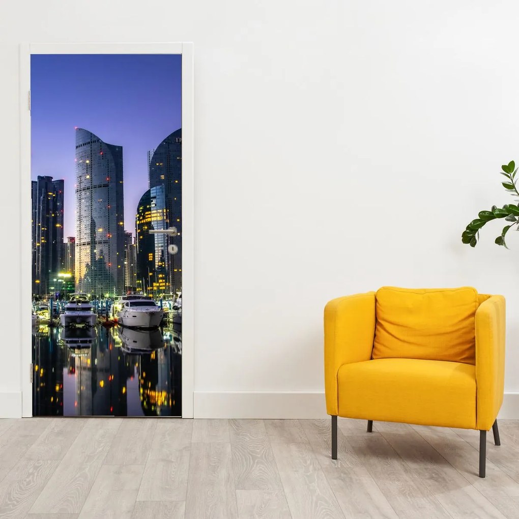 Fototapeta na drzwi - Jachty i drapacze chmur (95x205cm)
