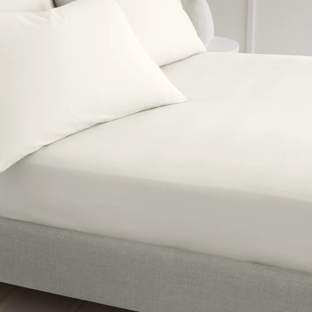 Kremowe prześcieradło z perkalu bawełnianego z gumką 135x190 cm Cotton Percale – Bianca