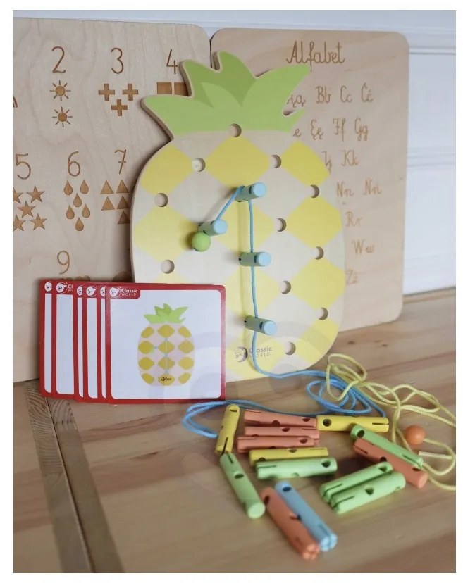 Classic world wooden threader pineapple pegs 21 pcs.