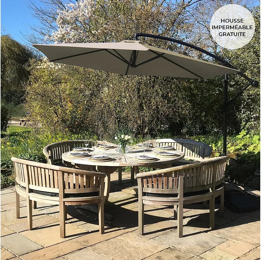 Beżowy parasol wspornikowy