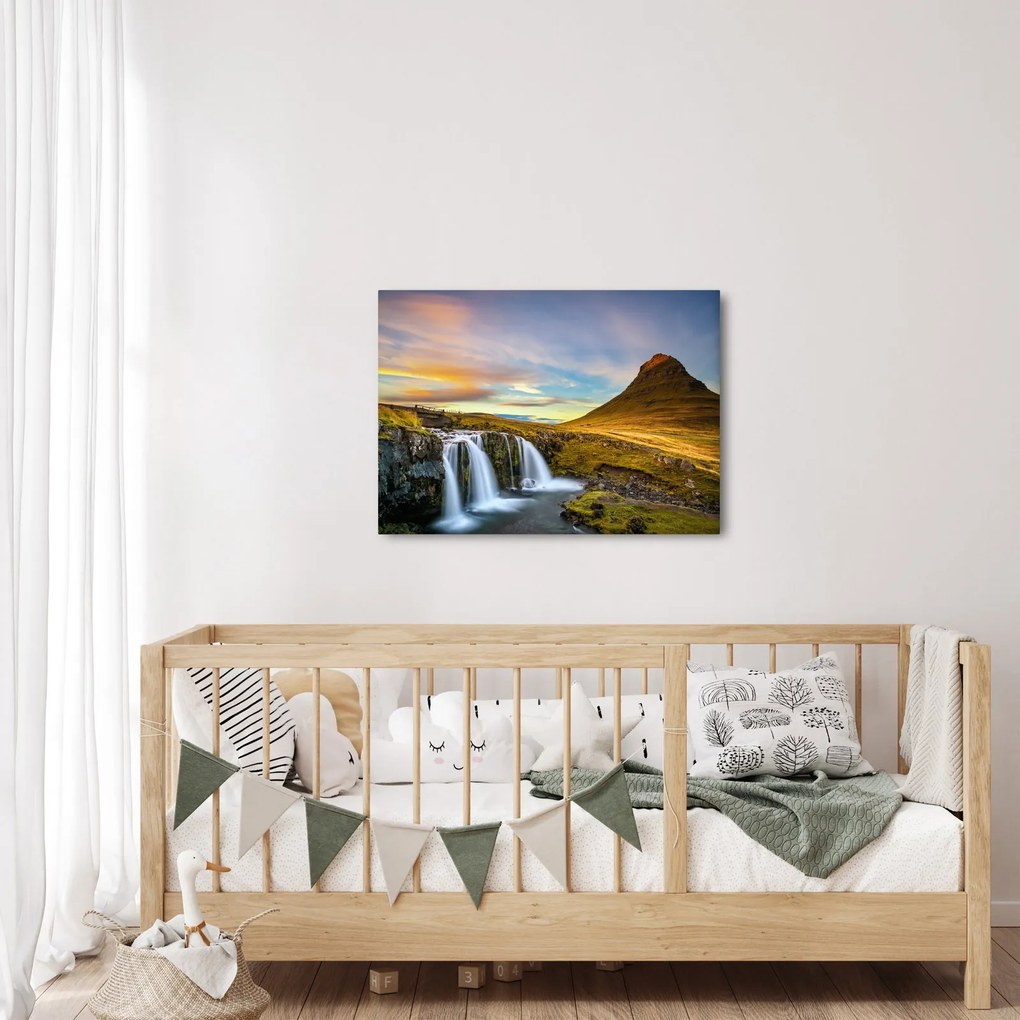 Zdjęcie góry i wodospadów na Islandii (70x50 cm)