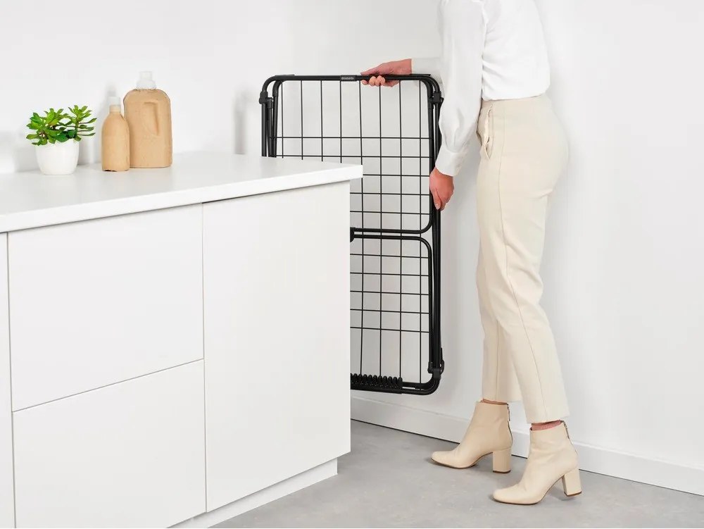 Suszarka na pranie w kolorze matowej czerni 18 m HangOn Too – Brabantia