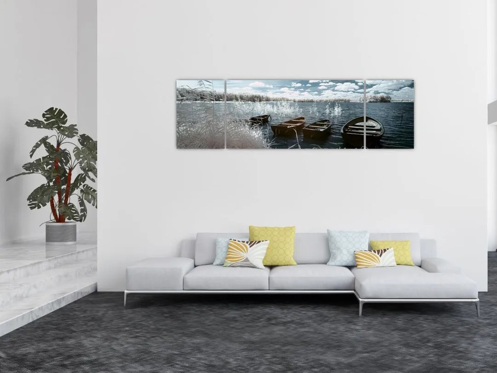Obraz - Drewniane łodzie na jeziorze (170x50 cm)