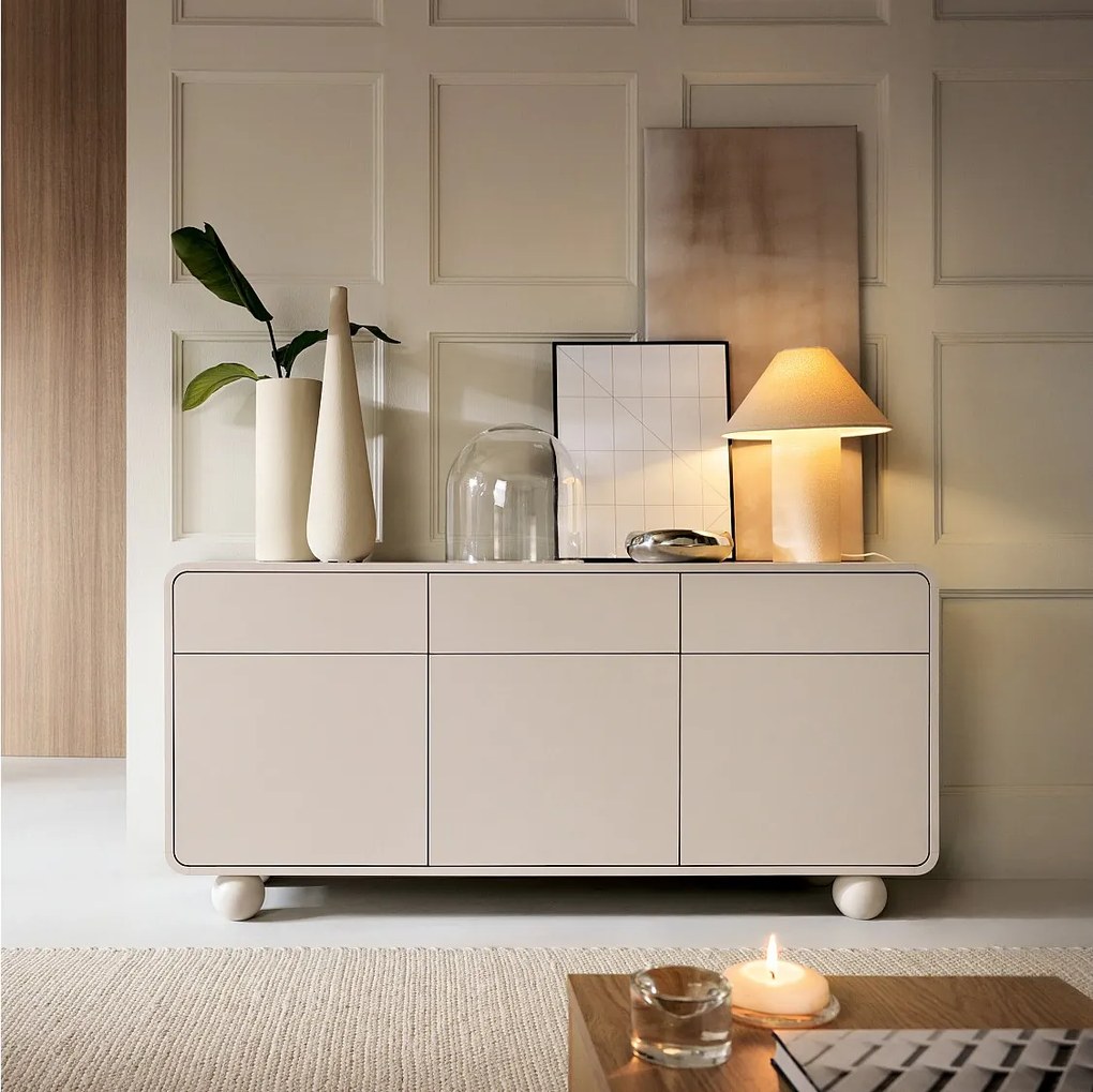 Komoda w kolorze kaszmirowym, z trzema szafkami i trzema szufladami – Nowoczesny design, nogi w kształcie kuli, 160 x 75 x 39 cm