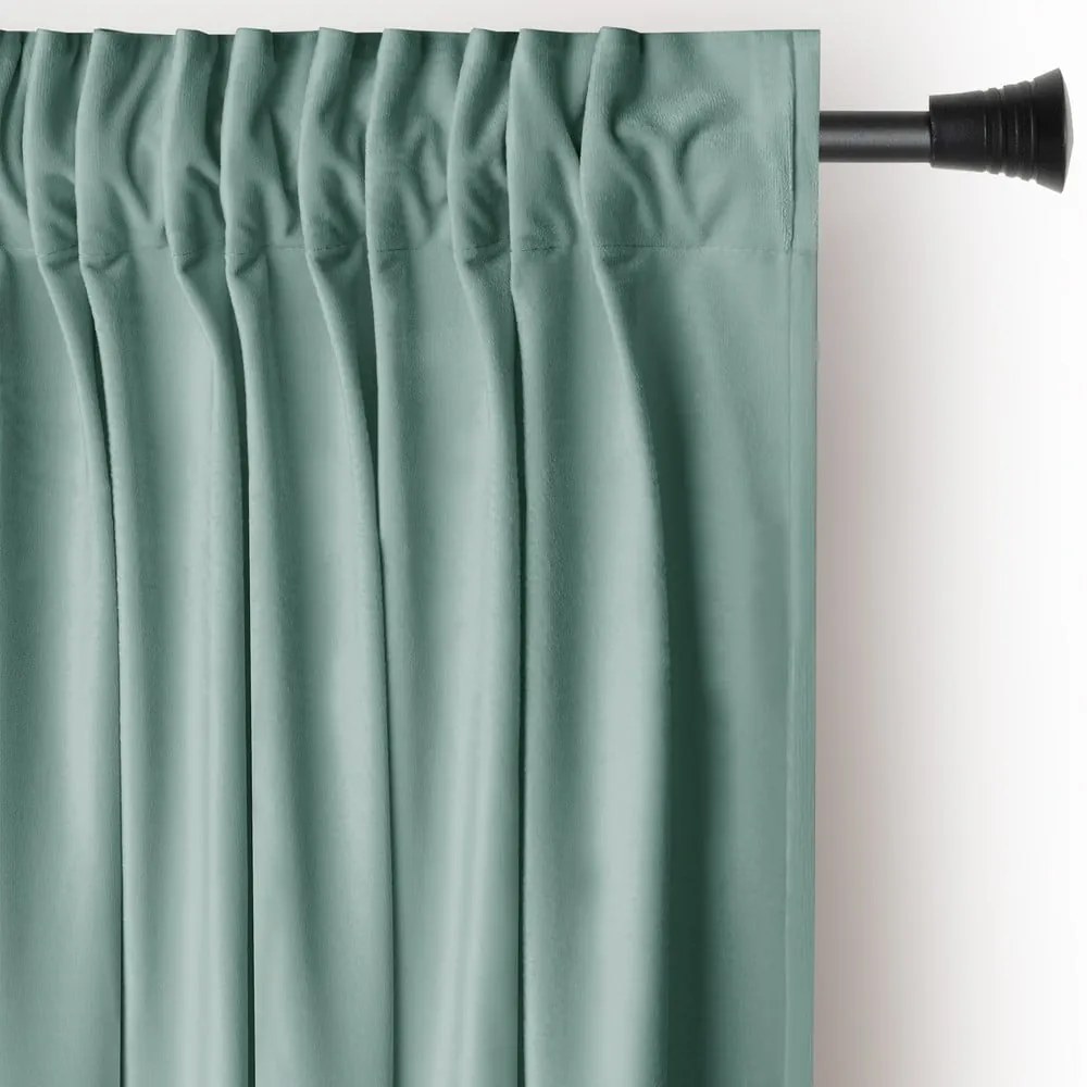 Jasnozielona aksamitna zasłona częściowo zaciemniająca (dimout) 140x245 cm Pleat – Restilo