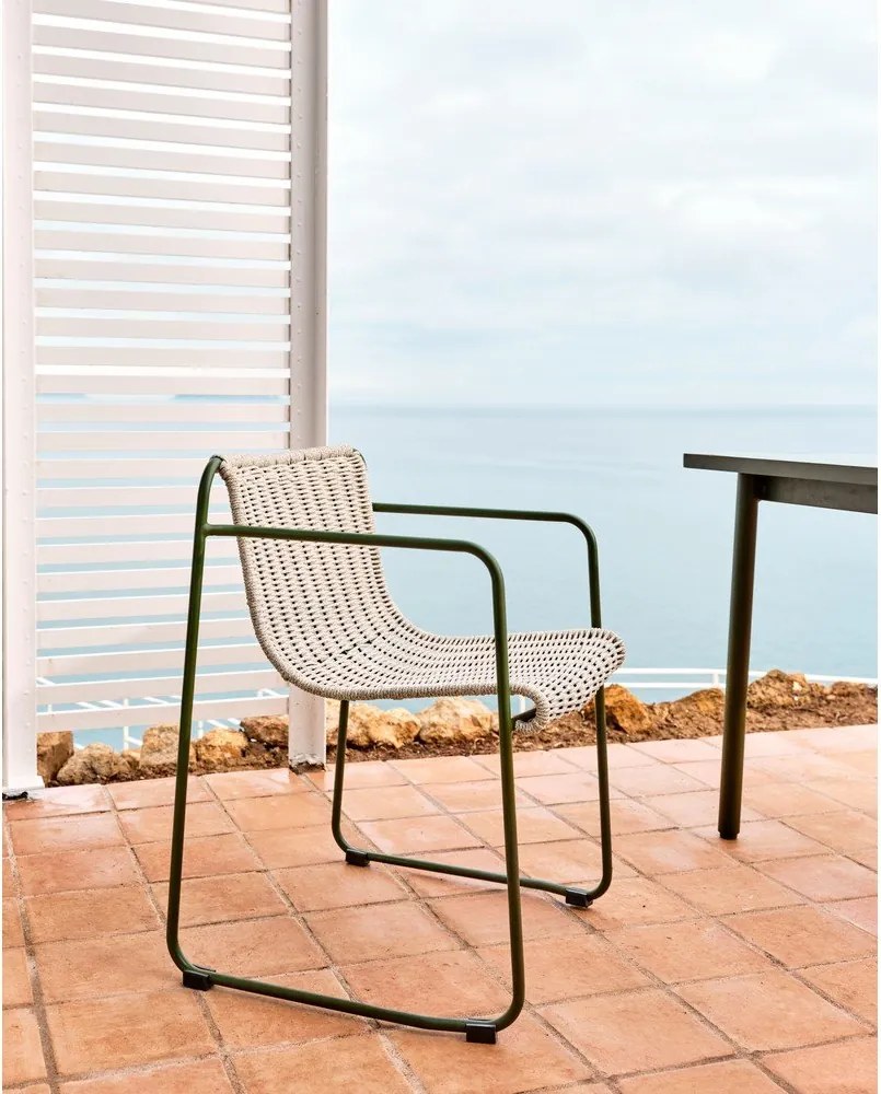 Szarozielone metalowe krzesło ogrodowe Maurina – Kave Home