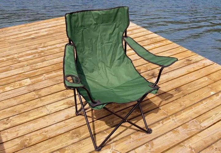 Kampingowe krzesło składane z miejscem na napoje
