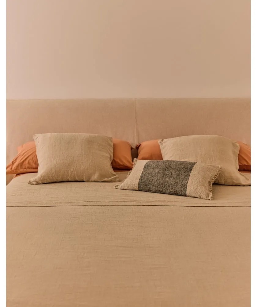 Beżowe tapicerowane łóżko jednoosobowe bez stelaża 90x200 cm Blok – Kave Home