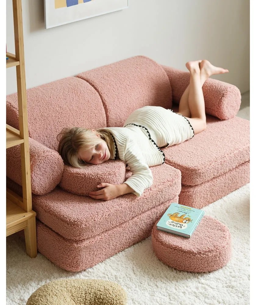 Różowa sofa dla dzieci z materiału bouclé 132 cm Settee – Wigiwama