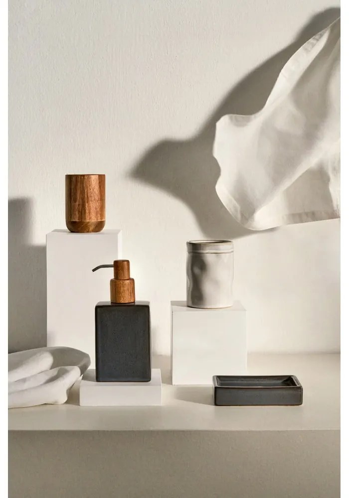 Kremowy ceramiczny kubek na szczoteczki do zębów Savel – Kave Home