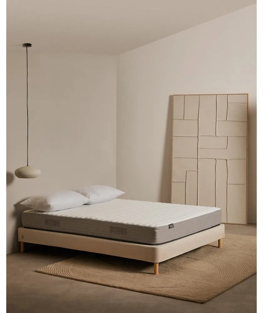 Średnio twardy piankowy materac antyalergiczny/termoregulacyjny 150x200 cm Yoko – Kave Home