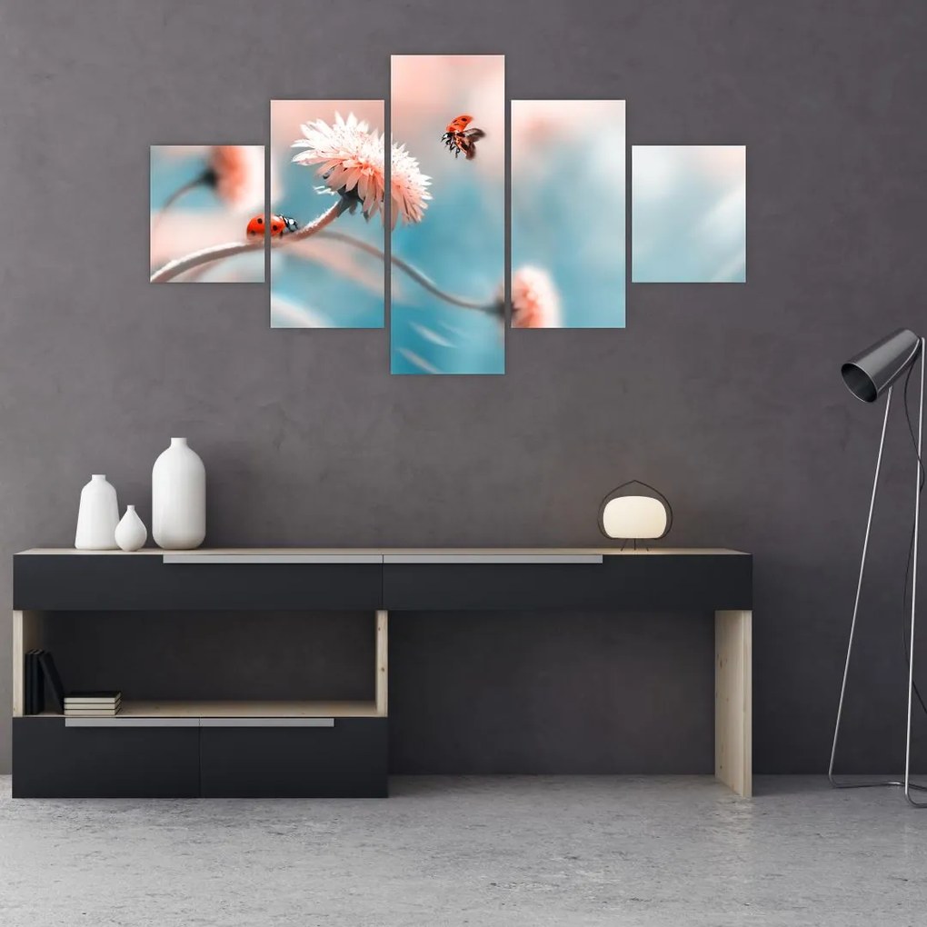 Obraz - Biedronka na kwiatku (125x70 cm)