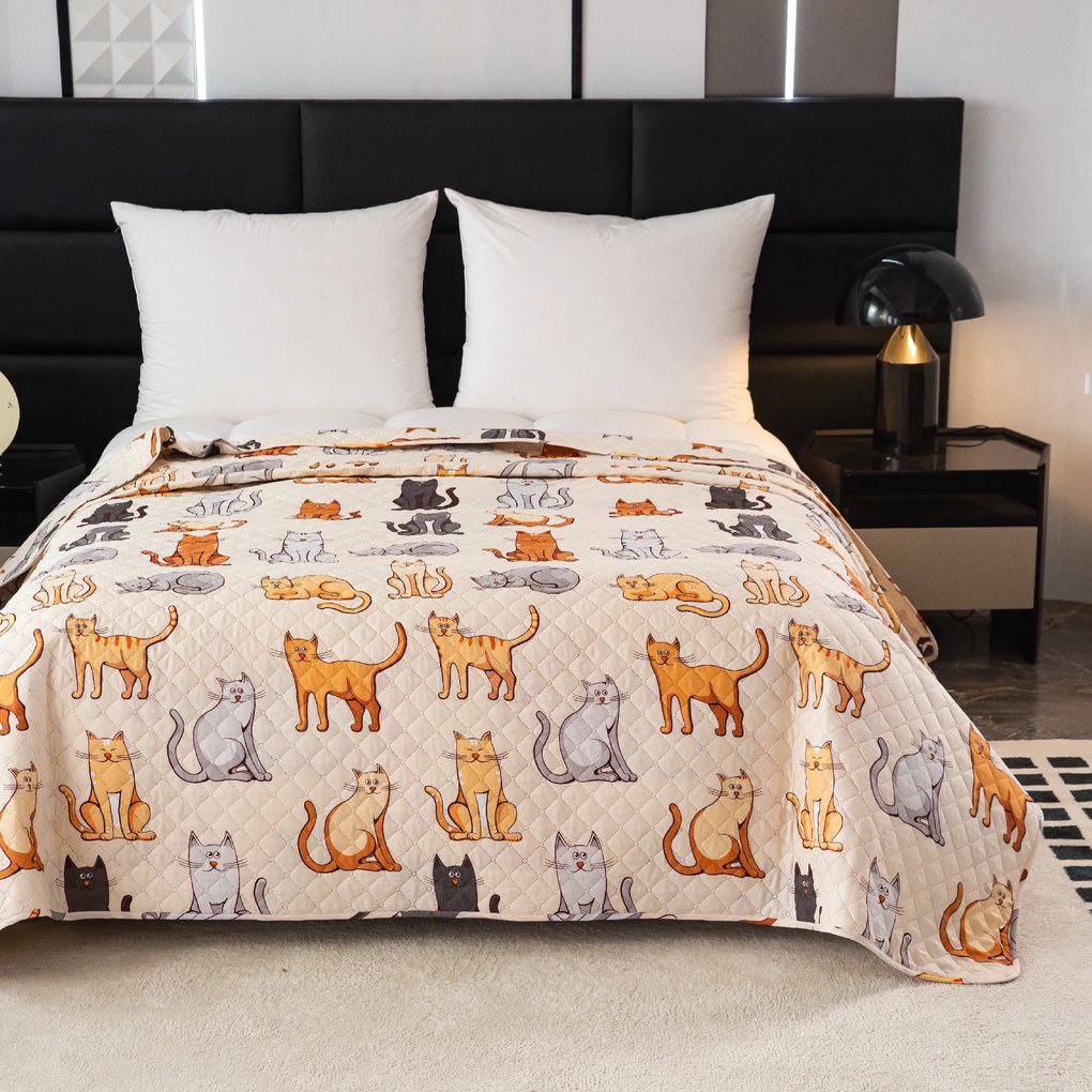Narzuta na łóżko ze wzorem COLORED CATS kremowa Rozmiar: 220 x 240 cm