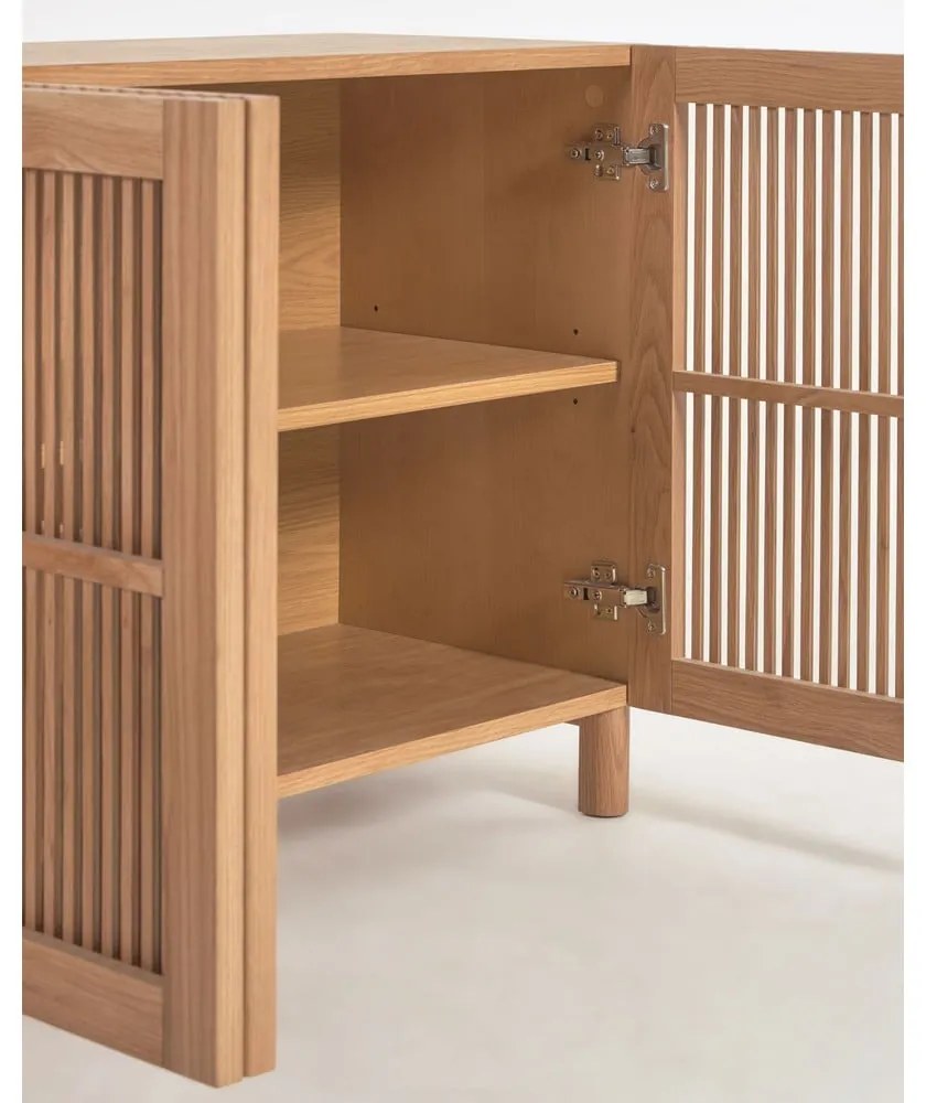 Niska komoda w dekorze dębu 180x72 cm Beyla – Kave Home