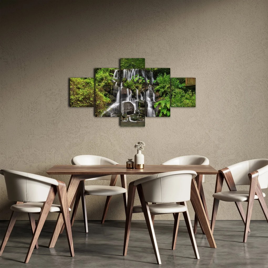 Obraz wodospadów w tropikalnym lesie (125x70 cm)