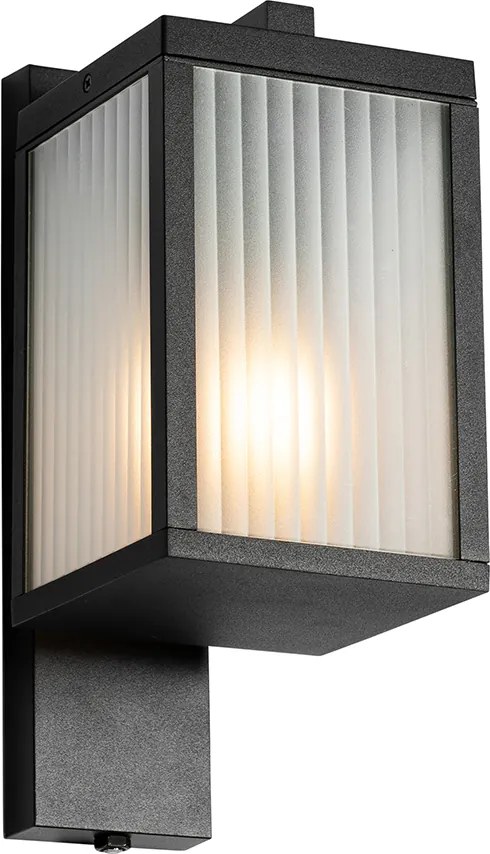 Ogrodowa lampa ścienna czarna z żebrowanym szkłem i czujnikiem zmierzchu - Charlois