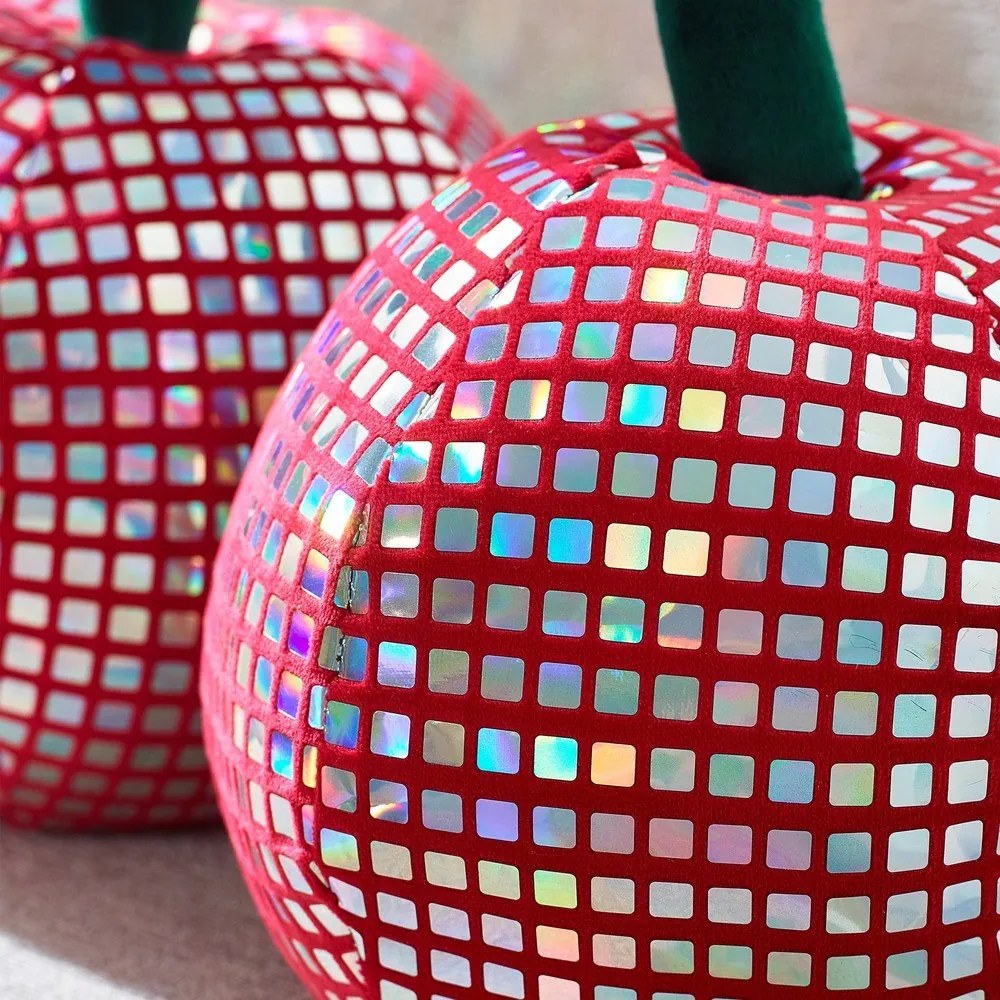 Pluszowa poduszka dekoracyjna 25x30 cm Disco Cherries – Catherine Lansfield