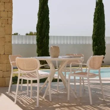 Zestaw Okrągłego Stołu Ø100 Cm Z Aluminium Valerie Oraz 4 Krzeseł Ogrodowych Z Podłokietnikami Omara Gardenia Biel - Sklum